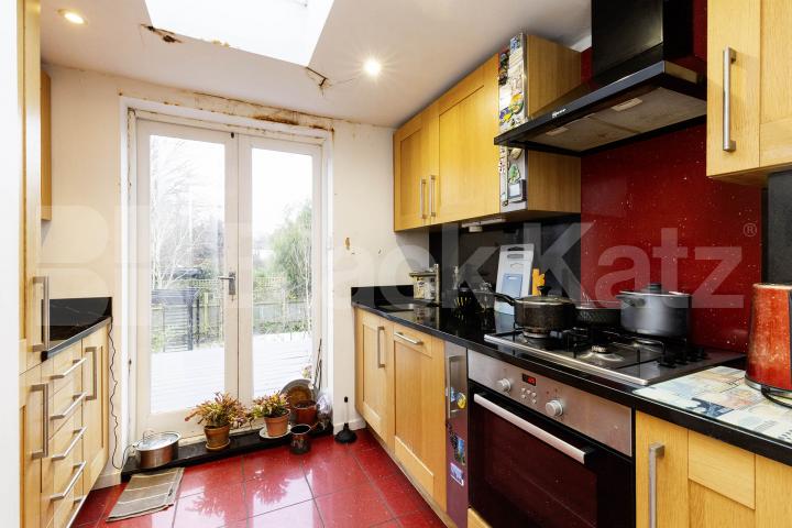 			3 Bedroom, 1 bath, 1 reception Flat			 Pages Lane, Muswell Hill